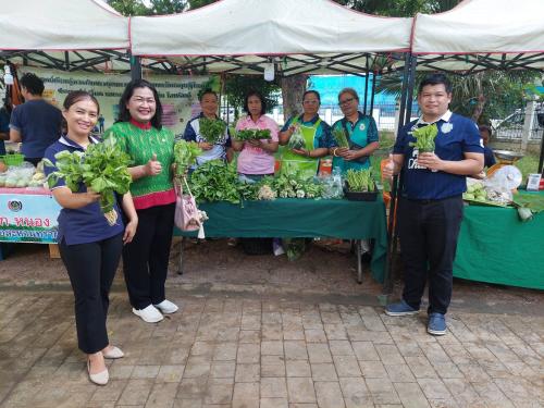 CDD BANDAN : GROWTH TEAM BANDAN PLUS พช.บ้านด่าน จังหวัดบุรีรัมย์      "ร่วมกิจกรรมเชื่อมโยงช่องทางการตลาดในการสร้างรายได้จากกิจการอาหารปลอดภัย  ณ “ตลาดเมืองแปะ ไทยช่วยไทย”  จังหวัดบุรีรัมย์