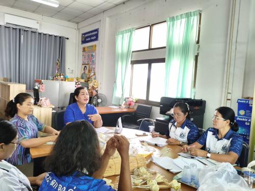 CDD BANDAN : GROWTH TEAM BANDAN PLUS พช.บ้านด่าน จังหวัดบุรีรัมย์ "ประชุมสตรี เตรียมความพร้อมจัดทำดอกไม้จันทน์”   